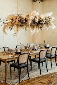 The most popular dried flower bouquets we've seen typically include elements such as dried lavender (which smells amazing!), tansy, larkspur, gomphrena, peonies. 15 Ideas Wedding Dried Flowers Decor Wedding Forward Dried Flowers Wedding Flower Installation Modern Tablescape