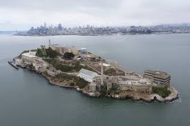 Throughout history, the average population of the island hovered between 200 and 300 people, never. Alcatraz Island Wikipedia