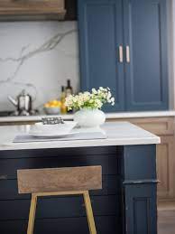 We did not find results for: Close Up Of Navy Blue Modern Farmhouse Kitchen Island With Decorative Columns An Landhausstil Kuche Chicago Von Dura Supreme Cabinetry Houzz