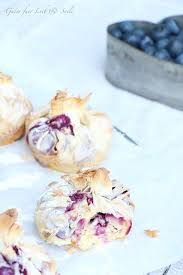 Aus Filoteig Quark Und Beeren Werden Obst Kasekuchen Packchen Topfenstrudel Yufka Teig Rezept Filoteig Rezepte