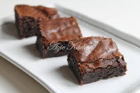 400 gm coklat masakkan / coklat compound ~ dark chocolate 150 gm unsalted butter 100 gm gula perang 100 gm gula kastor 4 biji telur ~ gred a 1 sudu kecil esen vanilla 100 gm tepung naik. Brownies Yang Walla Sedap Nyer Azie Kitchen