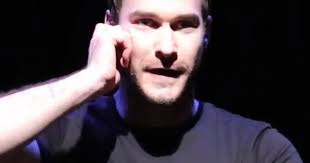 Joyeuse. Ulysse, héraut de la Nuit de la lecture, à la médiathèque