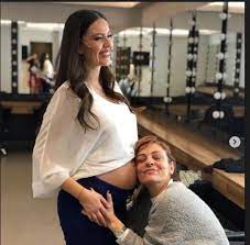 Pelin akil kimdir nerelidir kaç yaşında?, pelin akil boyu, kilosu, burcu, biyografisi oynadığı diziler 17 nisan 1986 yılında i̇stanbul'da hayata gözlerini açan pelin akil, 1.72 metre boyunda 58 kilo ve koç. Pelin Akil Kimdir Pelin Akil Kocasi Kimdir Pelin Akil Oldu Mu Pelin Akil Hamile Mi