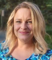 Kelly Headley's Instagram, Twitter & Facebook