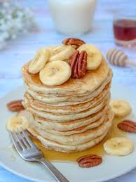 Pancakes A La Banane Sans Oeuf Vegan Perle En Sucre En 2020 Pancakes A La Banane Recette Banane Recette Pancakes Facile