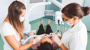 How to become a Dental Assistant - Salary, Qualifications & Reviews – SEEK