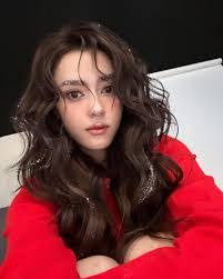 Demi Carson's Instagram, Twitter & Facebook