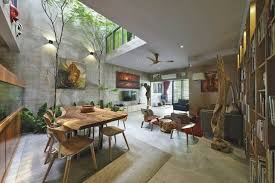 Maison Avec Patio Et Plantes Vertes D Interieur Architecture House Home Inside Design Terrace House