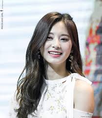 Twice Tzuyu Gadis Cantik Gaya Remaja Wanita