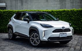 The toyota yaris cross (japanese: Comparison Toyota Yaris Cross Hybrid 2021 Vs Volvo Xc40 Recharge Ev 2021 Suv Drive