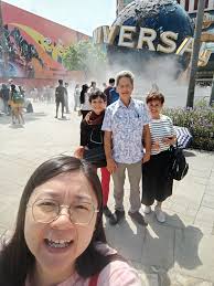 至紧要老人家笑得开心喇我丑啲冇所谓真係好L晒啊眼都睁不开