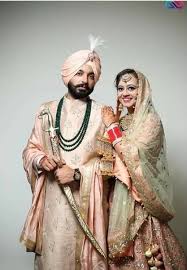 Punjabi Wedding Photography Ideas Punjabi Wedding Bride Groom Weddingphotography Wedding Outfits For Groom Punjabi Wedding Couple Couple Wedding Dress
