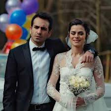 Çiftin düğün töreninde dizi oyuncularından bennu yıldırımlar, şerif erol, caner cindoruk, gökçe kadın dizisinin başrol oyuncusu özge özpirinçci'nin rol arkadaşının düğününe neden katılmadığı ise. Turkish Drama Ù…Ø³Ù„Ø³Ù„Ø§Øª ØªØ±ÙƒÙŠØ© Ozge Ozpirincci Bugra Gulsoy Wedding Ask Yendin Ø£Ø­Ù„Ù‰ Ø§Ø«Ù†ÙŠÙ† Ø§Ù„Ø¹Ø´Ù‚ Ù…Ø¬Ø¯Ø¯Ø§ Reem ÙÙŠØ³Ø¨ÙˆÙƒ