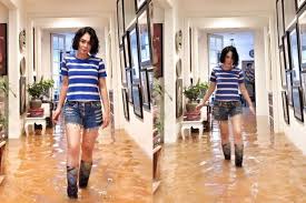 10 мин и 12 сек. Kebanjiran Yuni Shara Bersepatu Boots Dan Celana Jeans Pendek Di Dalam Rumah Halaman All Kompas Com