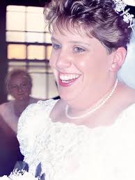 Can someone edit out customer from photo?