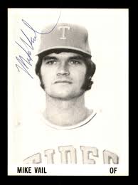 Mike Vail Autographed 1975 Stewart Sandwiches Card Tidewater Tides SKU  #231478