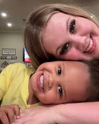 STOP and pray for Makayla's health even if it's just 1 min!! Okay now that  you're done praying.. Idk her personally but I know she needs prayer. Shes  a mama, she's a