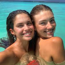 Josephine skriver, sara sampaio & jasmine tookes via sara's instagram stories. Sara Sampaio In Bikini On Instagram Pictures 2019 01 04 Celebskart