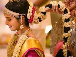 Some indian bridal hairstyles are best suited for certain hair types while some go well with any hair type. 8 South Indian Wedding Hairstyles For Long Hair Which Highlight Your Thick Tresses