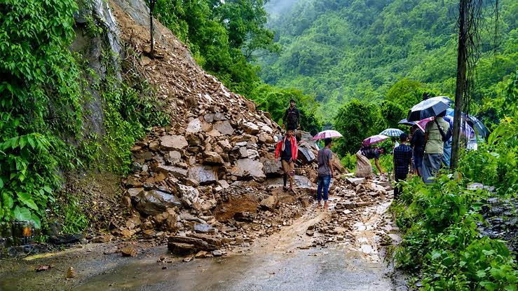 ভারী বর্ষণে ১০ জুলাই পর্যন্ত বান্দরবান জেলার সকল পর্যটন কেন্দ্র বন্ধ |  Barta Bazar