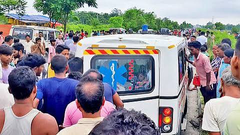 ভাড়ার চিন্তা নেই, দৌড় অ্যাম্বুল্যান্সের