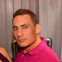 2200+ perfis com “Blöß”