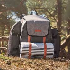 Picknickkorb oder ein picknick rucksack, dazu eine bequeme und feuchtigkeit abweisende picknick decke, sind die wichtigsten bausteine für eine schöne picknick zeit, ob ein romantisches picknick oder als picknick event mit familie und freunden.neben dem picknickkorb für zwei oder auch dem picknickkorb für 4 oder mehr personen oder einem picknick rucksack für zwei, 4 oder mehr personen ist. Picknickkorbe Abnehmbare Weintasche Decke Zum Verlieben Wayfair De