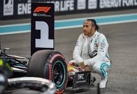 Mit einem ballon tritt eine demonstrantin einem polizisten gegenüber: Hamilton To Take A Knee In Support Of Black Lives Matter When F1 Returns Wheels