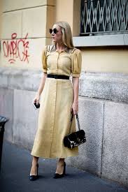 Quoi porter lors que vous vous mariez dans la mairie ? Une Jolie Robe Retro Comment S Habiller Pour Un Mariage 75 Looks Parfaits Reperes Dans La Rue Elle