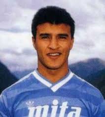 Claudio daniel borghi bidos (castelar, 28 settembre 1964) è un allenatore di calcio ed ex calciatore argentino naturalizzato cileno, di ruolo centrocampista, campione del mondo con la nazionale argentina nel 1986. Claudio Borghi Il Genio Incompreso Storie Di Calcio