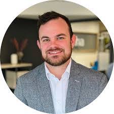 Richard Deering's Instagram, Twitter & Facebook