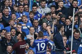 Schalke schals in vielen ausführungen findest du im offiziellen shop vom fc schalke 04. Weg In Die Champions League Geebnet Stieler Im Fokus