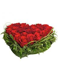 Scegli tra moltissimi fiori e composizioni e vai sul sicuro con la. Cuore Di Rose Rosse Regalare Rose Composizione Cuore Online