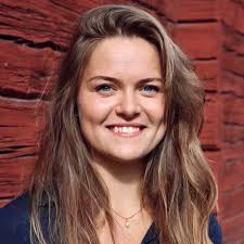 Dom som står bakom Allsången i sommar är: Annie Nilsson & Hani Arrabi!  ⭐️☀️🎉 Annie är född och uppvuxen i Odensjö och sågs 2021 och 2023 i  Odensjö kyrkas adventskonserter. Hon är