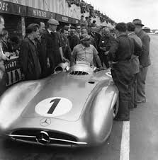 Jose Froilan Gonzalez No 9 Leads The Field Away At The Start Of The 1954 British Grand Prix Mercedes Benz Classic Classic Racing Cars Benz