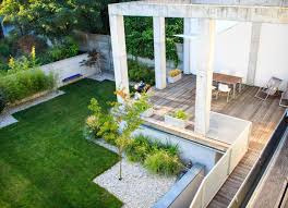 Beton Pergola Auf Einer Terrasse Als Moderner Akzent Und Kontrast Zu Holz Garten Gartengestaltung Garten Pflanzen