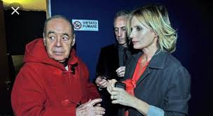 Travaglio invece si divide incessantemente tra gli affetti familiari nel capoluogo meneghino e gli impegni professionali che lo tengono incatenato nella capitale per. Barbara Carfagna Choc Isabella Ferrari In Rai A 16 Anni Perche Amante Di Boncompagni