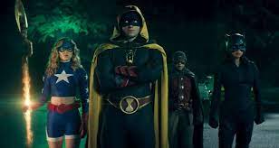 Teenager courtney whitmore joins the justice society of america. Vor Dem Start Stargirl Kommt Nach Deutschland Review Fernsehserien De