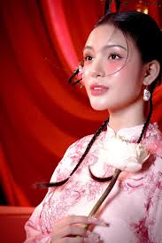 Nữ diễn viên Vbiz có xuất thân hoàng tộc ít ai ngờ, nghe đủ họ tên mới biết  đỉnh thế nào