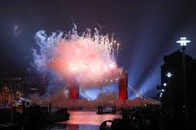 The uk has seen off 2020 and celebrated the dawn of 2021 with a fireworks and light display over london that included tributes to nhs staff. London Welcomes New Year With Light Show Celebrating Heroes Of A Tough And Unusual 2020