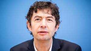 Die entscheidung über die aussetzung der. Corona Drosten Warnt Vor Illegalen Techno Partys