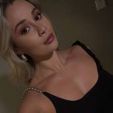 Scarlett Bell (@strongerbyscarlett)