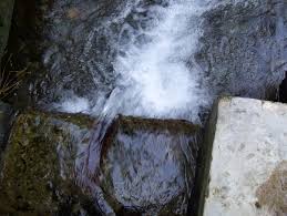 Secara umum pengertian air tanah adalah bagian air yang berada pada lapisan di bawah permukaan tanah. Air Bersih Wikipedia Bahasa Indonesia Ensiklopedia Bebas