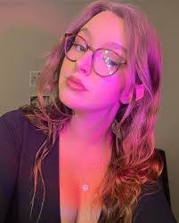 Olivia Hawk's Instagram, Twitter & Facebook