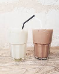 I C E D Encore Une Belle Journee A Bordeaux Rien De Mieux Pour Debuter La Fete Du Fleuve Et Passer Cette 3eme Journee De Bordeaux In 2020 Glass Of Milk Food Milk