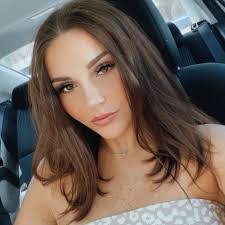 Vanessa Laramore's Instagram, Twitter & Facebook