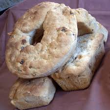 Il casatiello si differenzia dal tortano per il fatto che nel tortano ci sono le uova sode all'interno della farcitura, mentre nel casatiello no. Pasqua Il Quasi Casatiello Con Lievito Madre Al Forno Di Max Sepe