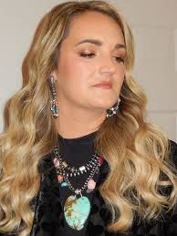 These red carpet and performance looks were so special they needed their  own post! Thank you SO much to my HMU team @juliafrancesmakeup @hmbycait  The incredible jewelry I'm wearing is from @lanterndancergallery