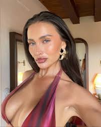 Summer isn't over till I say so 😏 @prettylittlething ad