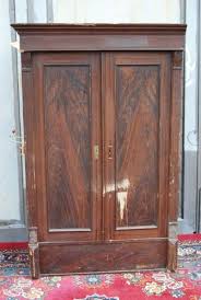 Nachdem der schrank mit schmirgelpapier sorgfältig abgeschliffen war, erhielt er einen grundierung aus einem isolieranstrich. Jugendstil Kleiderschrank In Weichholz Lasiert Schrank Zum Restaurieren Kaufen Bei Hood De